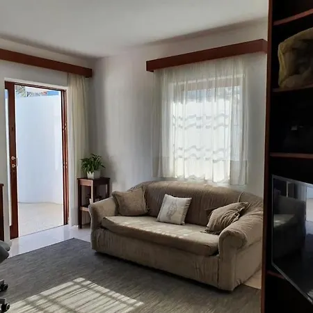 Luminoso Con Patio Y Jardin アパート