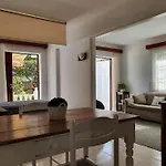 Luminoso Con Patio Y Jardin *