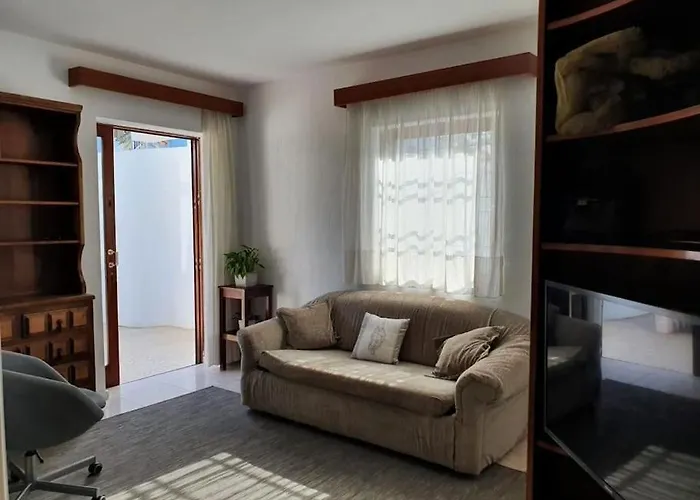 Luminoso Con Patio Y Jardin 아파트